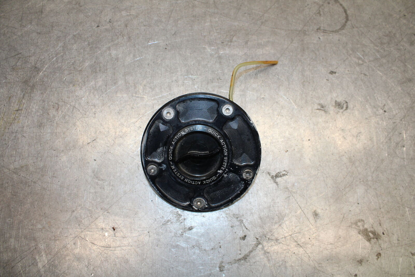 05-06 SUZUKI GSXR1000 FUEL TANK GAS CAP BB677