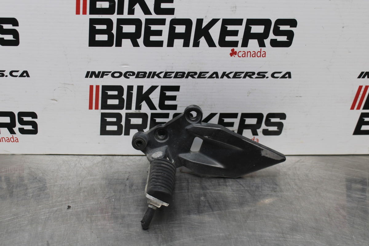 09 KAWASAKI NINJA 250R LEFT REARSET REAR SET DRIVER FOOT PEG REST STOP BB824