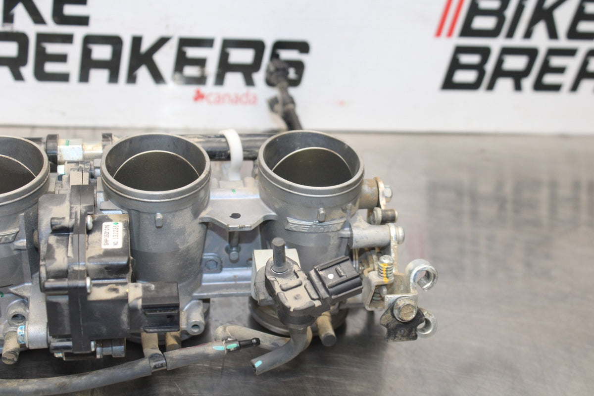 24-25 KAWASAKI NINJA ZX6R MAIN FUEL INJECTORS / THROTTLE BODIES BB785