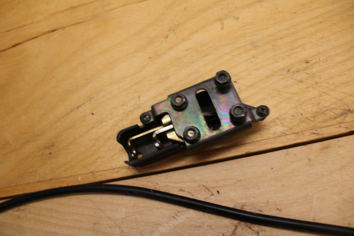 02-03 YAMAHA YZF R1 5PW REAR PASSENGER SEAT LATCH LOCK ASSEMBLY BB313