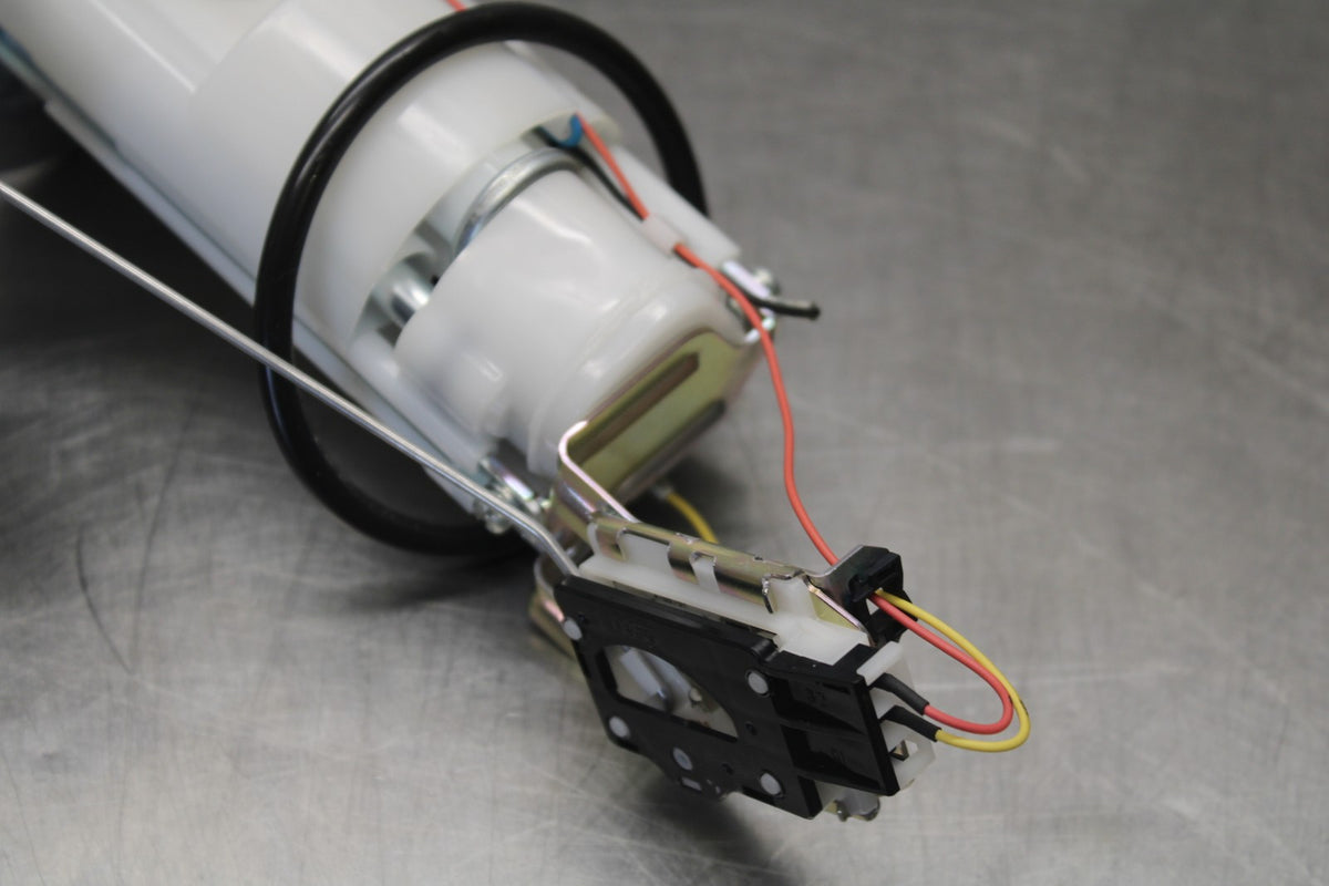 15-26 SUZUKI GSXR600 FUEL PUMP GAS PETROL SENDER UNIT BB888