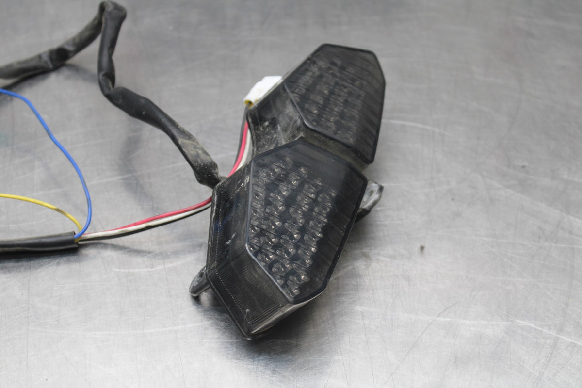 08-09 YAMAHA YZF R6S AFTERMARKET REAR TAIL TAILLIGHT BACK BRAKE LIGHT BB796