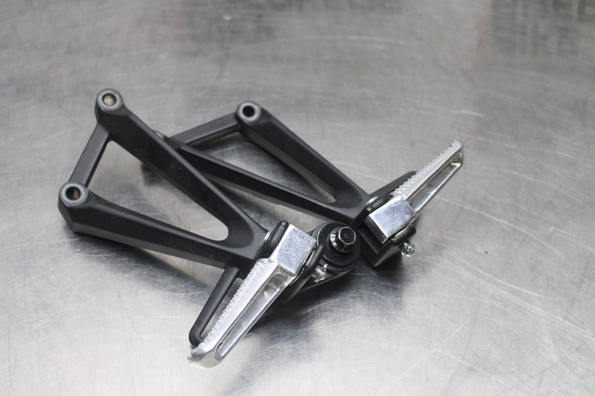 15-19 YAMAHA YZF R3 REAR BACK PASSENGER PEG SET PAIR BB800