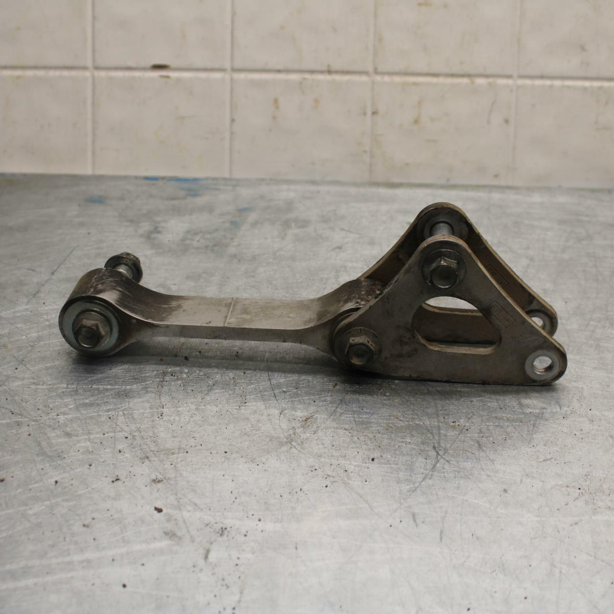 11-22 SUZUKI GSXR600 REAR DOGBONE SHOCK LINKAGE LINK BB422