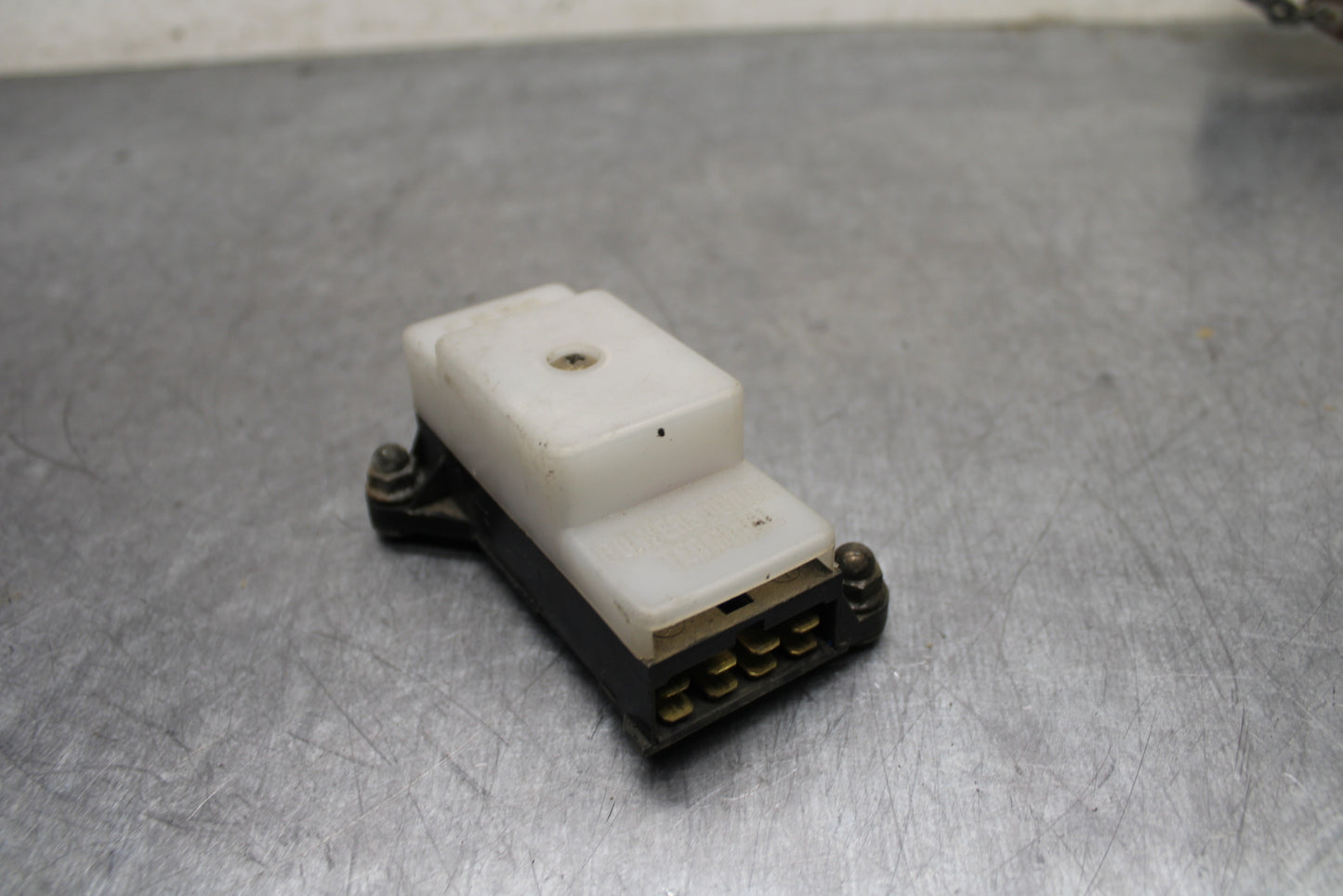 91-92 SUZUKI GSXR750 M  RELAY ASSEMBLY FUSE BOX BB125