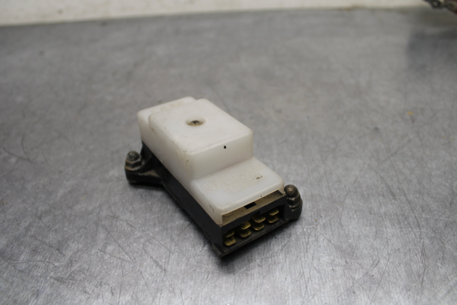 91-92 SUZUKI GSXR750 M  RELAY ASSEMBLY FUSE BOX BB125