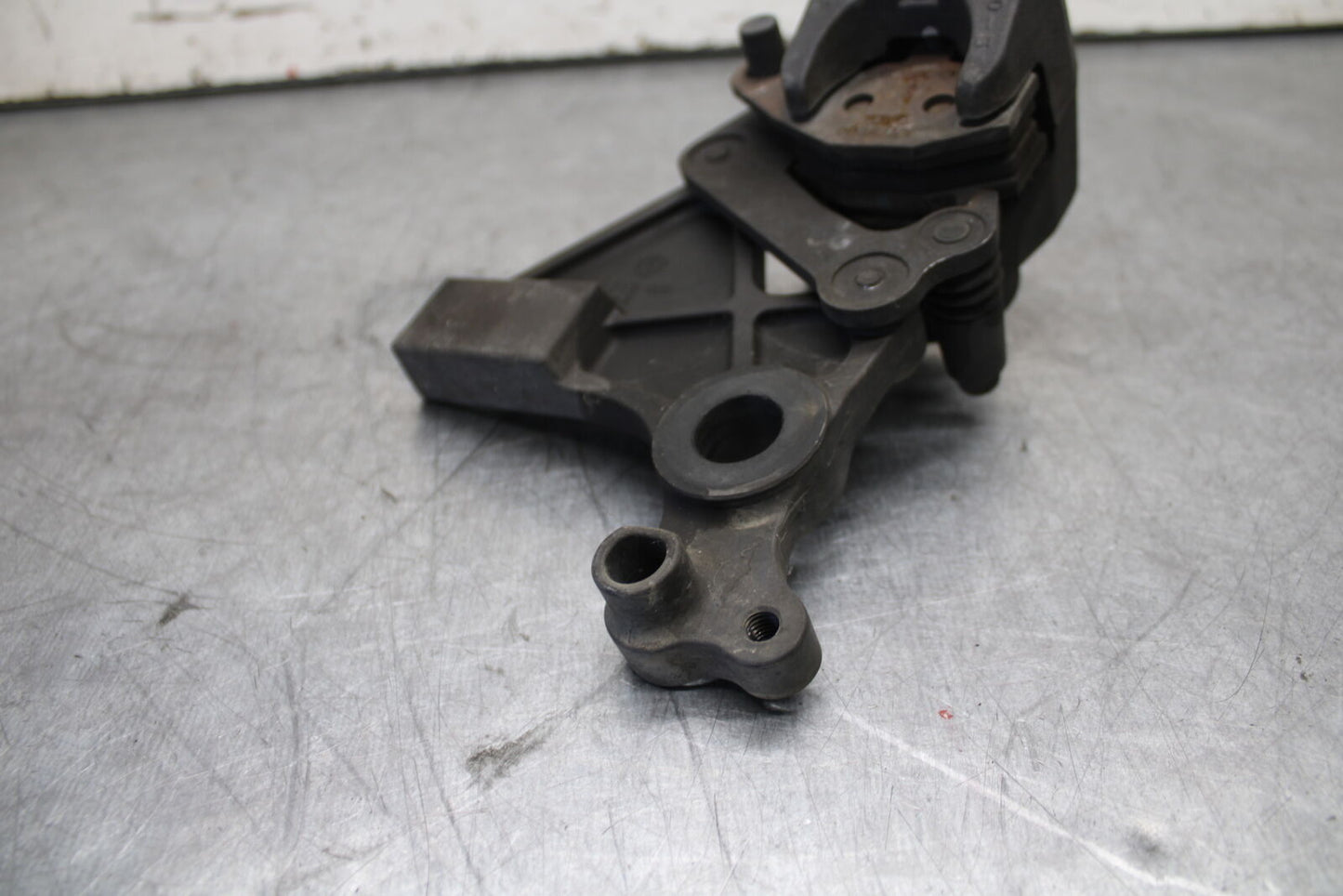 12-17 KAWASAKI ER-6N Z650 REAR BACK BRAKE CALIPER W MOUNT BRACKET BB709