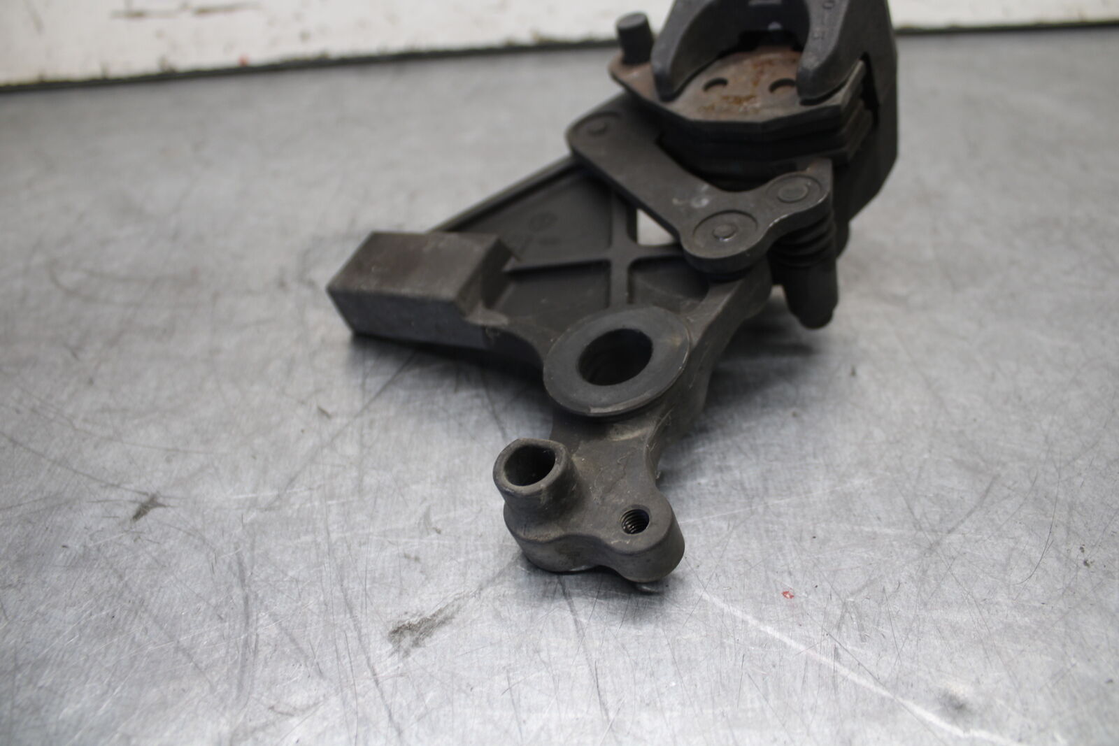 12-17 KAWASAKI ER-6N Z650 REAR BACK BRAKE CALIPER W MOUNT BRACKET BB709