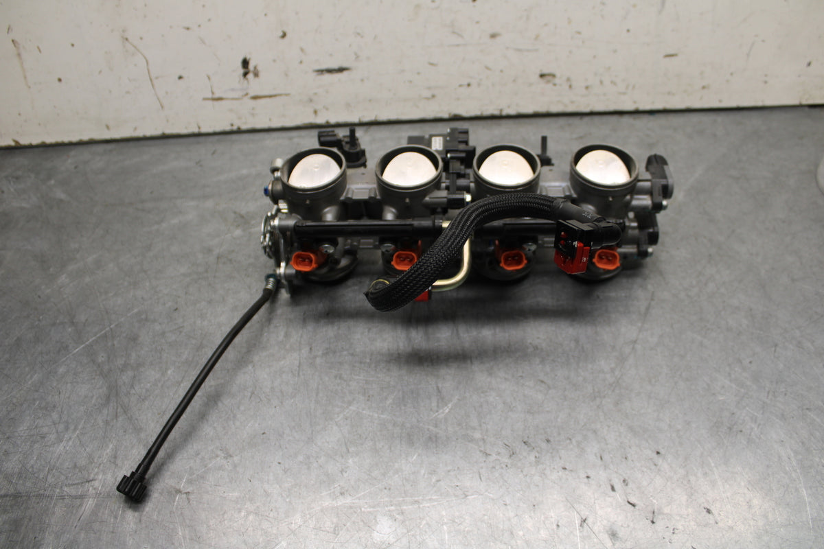 13-18 KAWASAKI NINJA ZX6R MAIN FUEL INJECTORS / THROTTLE BODIES 16163-0772 BB666
