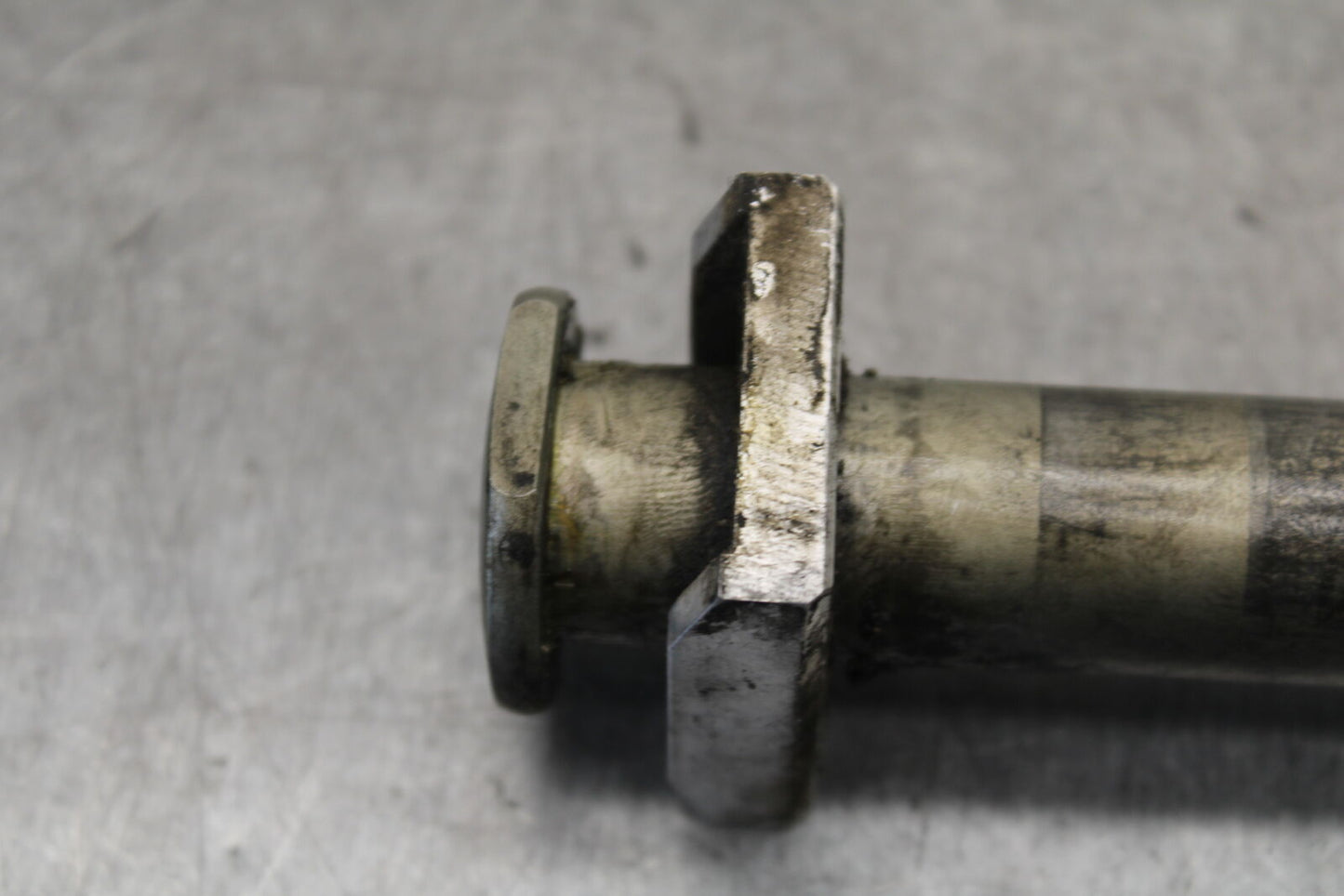 16 KAWASAKI NINJA ZX10R REAR AXLE BACK WHEEL RIM BOLT AXEL 41068-0613 BB650