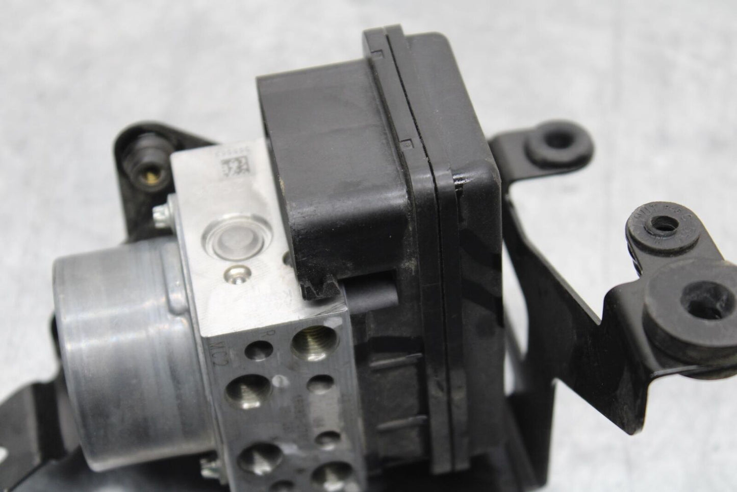 16-20 KAWASAKI ZX10R ABS PUMP UNIT MODULE BB591