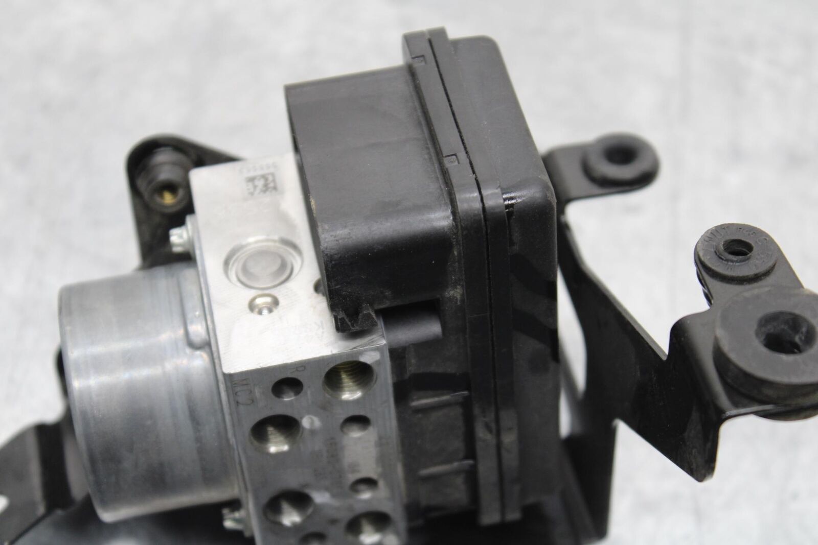 16-20 KAWASAKI ZX10R ABS PUMP UNIT MODULE BB591