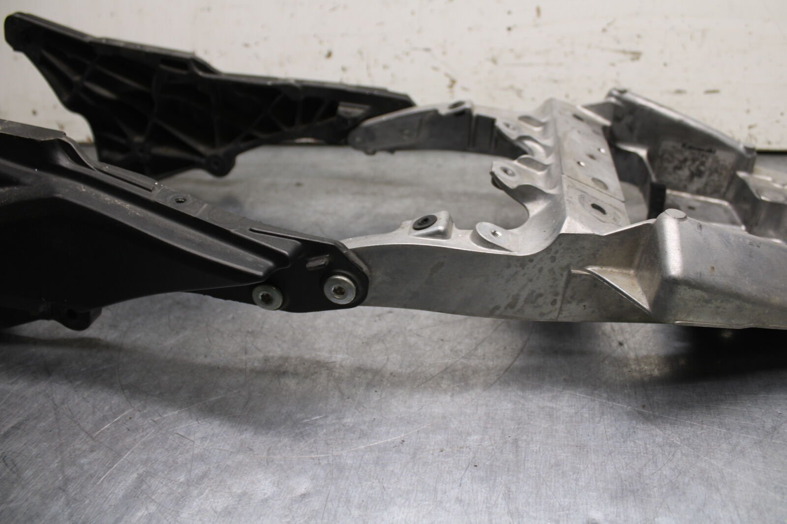 12-13 KAWASAKI Z1000 REAR SUBFRAME BACK SUB FRAME BB743