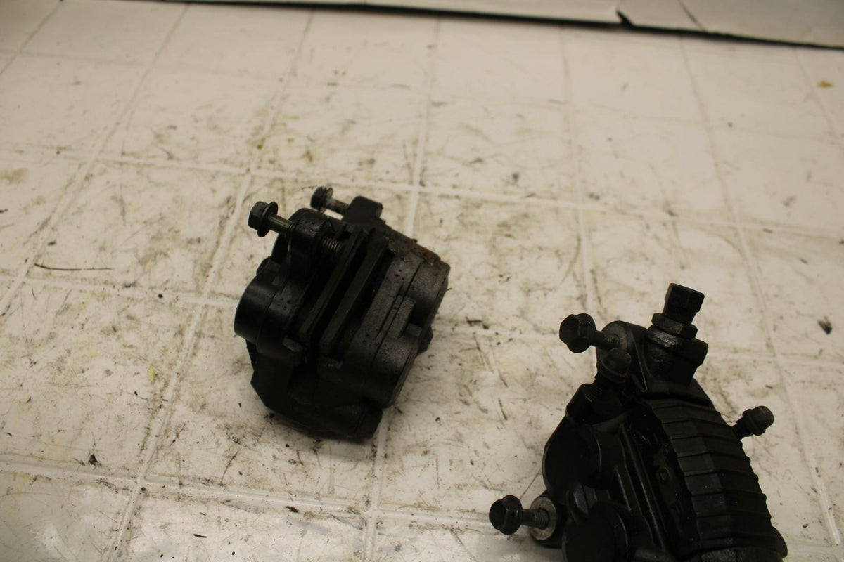 93 SUZUKI KATANA 600 GSX600F RIGHT LEFT FRONT BRAKE CALIPER SET PAIR BB400