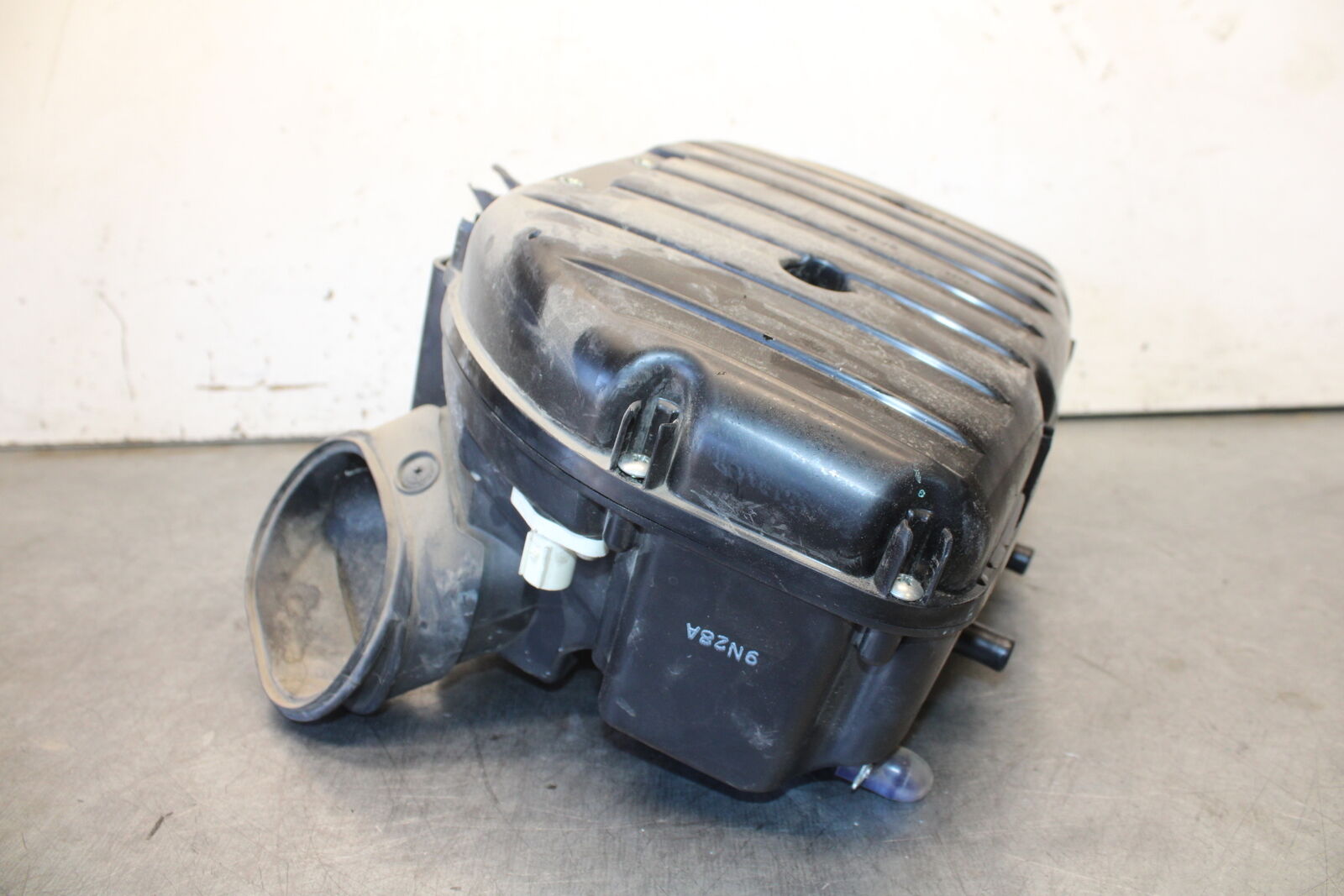 11-24 SUZUKI GSXR750 AIRBOX AIR INTAKE FILTER BOX  BB687