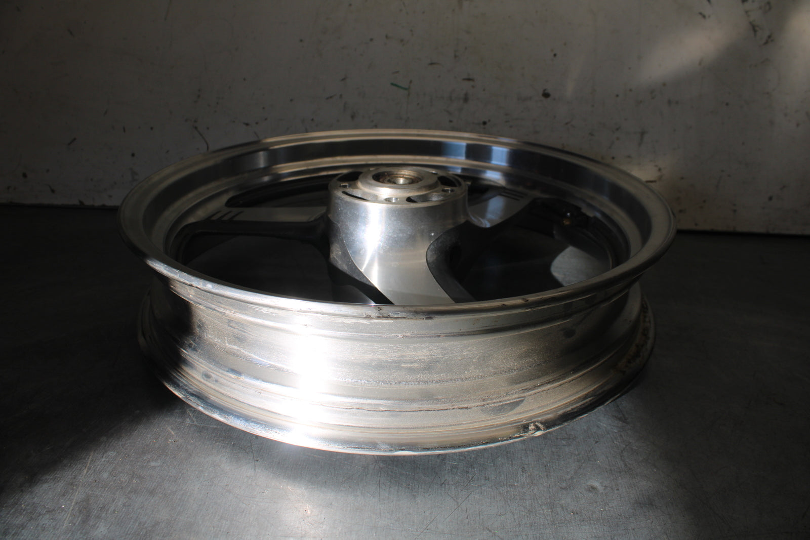97-04 SUZUKI MARAUDER 800 FRONT WHEEL FRONT RIM BB312