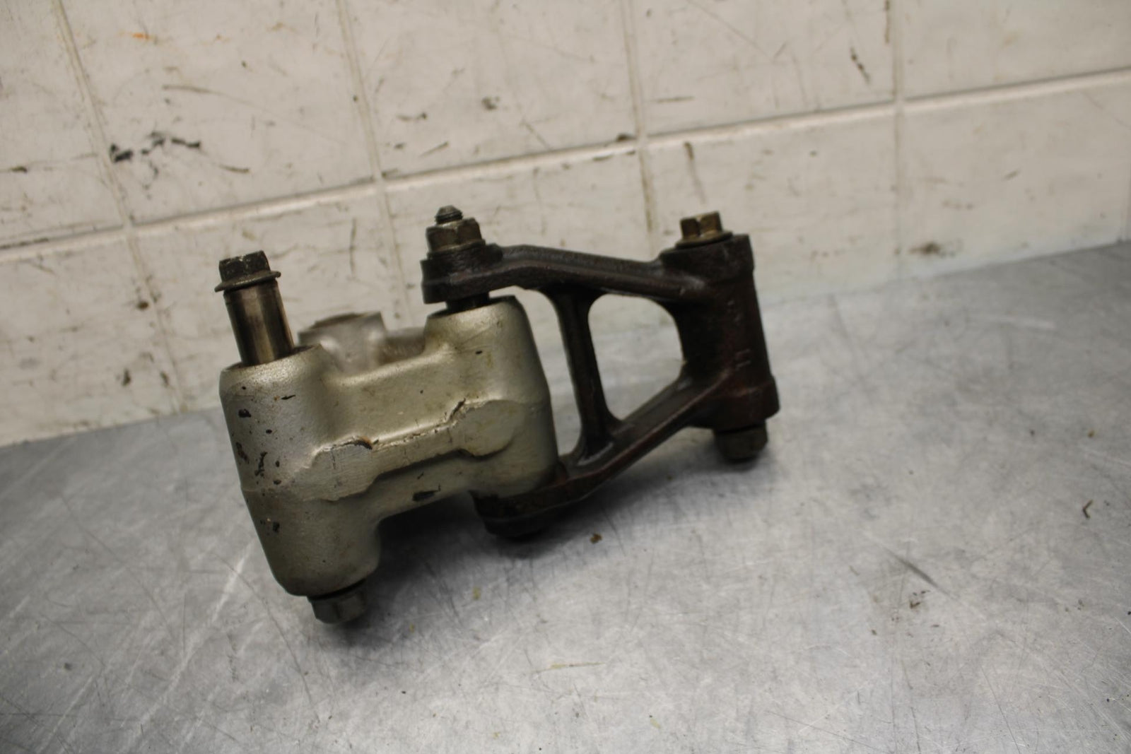 84-85 HONDA V65 SABRE REAR DOGBONE SHOCK LINKAGE LINK BB05