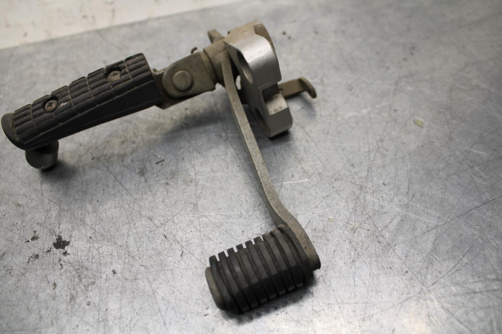 89-90 YAMAHA FZR600 RIGHT REARSET REAR SET DRIVER FOOT PEG PEDAL BB76