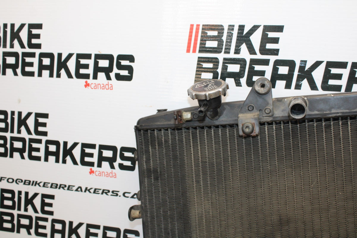 05 TRIUMPH ROCKET III ENGINE COOLER COOLING RADIATOR RADIATER BB186