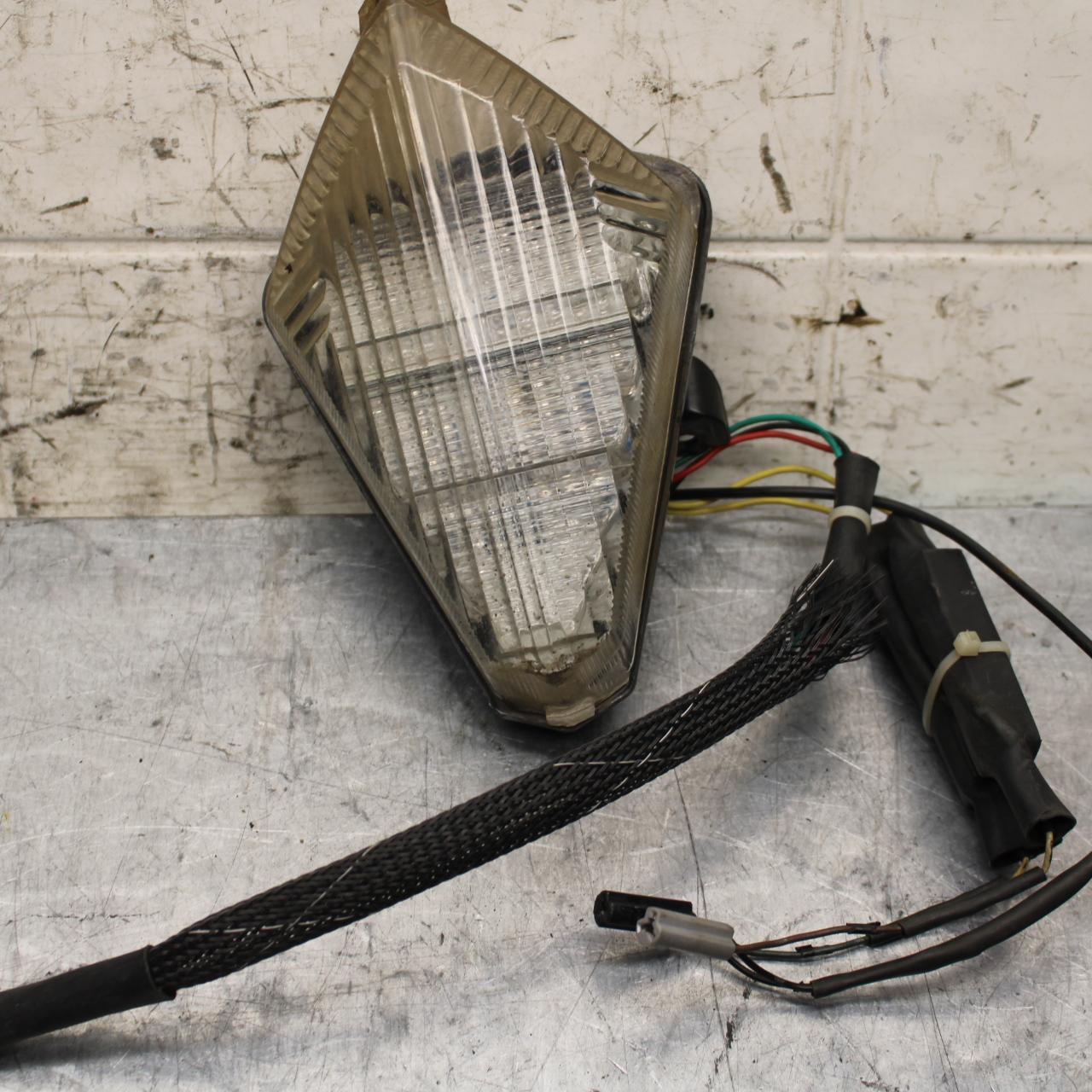 2007 Yamaha YZF R1 REAR TAIL TAILLIGHT BACK BRAKE LIGHT 4C8-84710-10-00 BB575