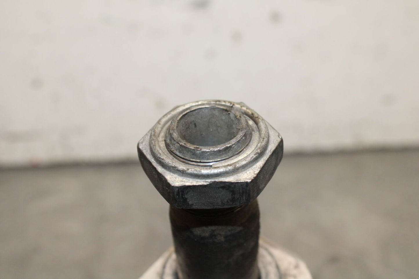 08-10 SUZUKI GSXR 600 REAR AXLE BACK WHEEL RIM PIVOT BOLT AXEL  BB721
