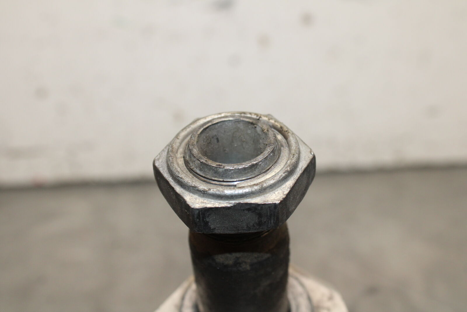 08-10 SUZUKI GSXR 600 REAR AXLE BACK WHEEL RIM PIVOT BOLT AXEL  BB721