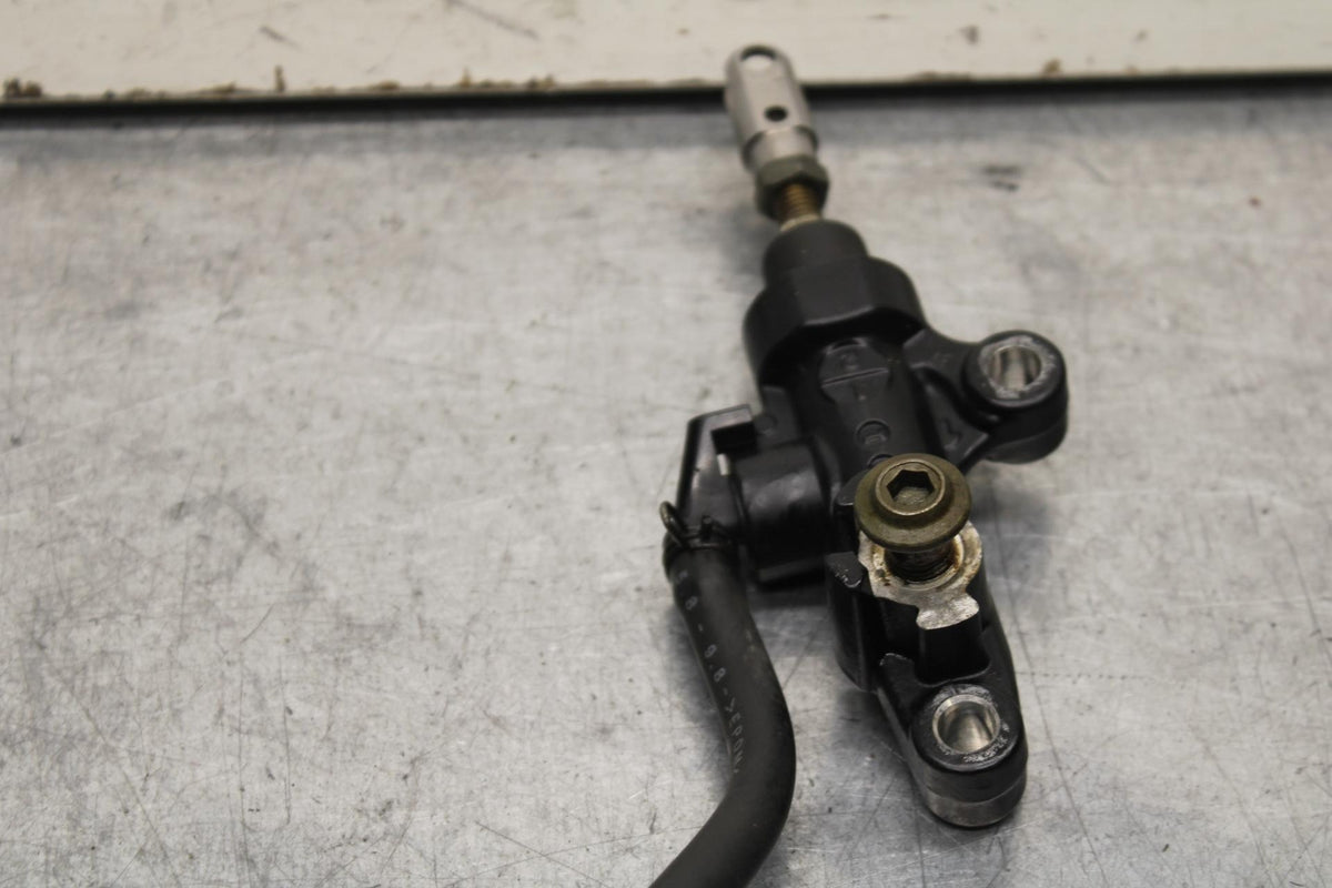 05 YAMAHA YZF R6S BREMBO REAR BACK BRAKE MASTER CYLINDER W RESERVOIR BB95