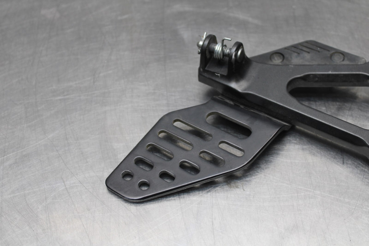 08-16 YAMAHA YZF R6 LEFT REARSET REAR SET DRIVER FOOT PEG BRACKET MOUNT BB856
