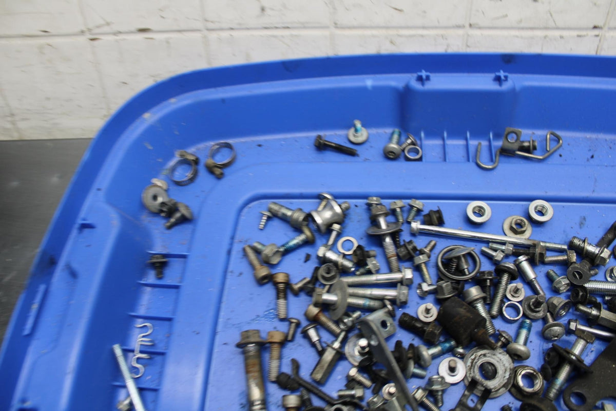 11-21 SUZUKI GSXR750 LEFTOVER MOUNTING BOLTS HARDWARE MOTOR SCREWS BB486