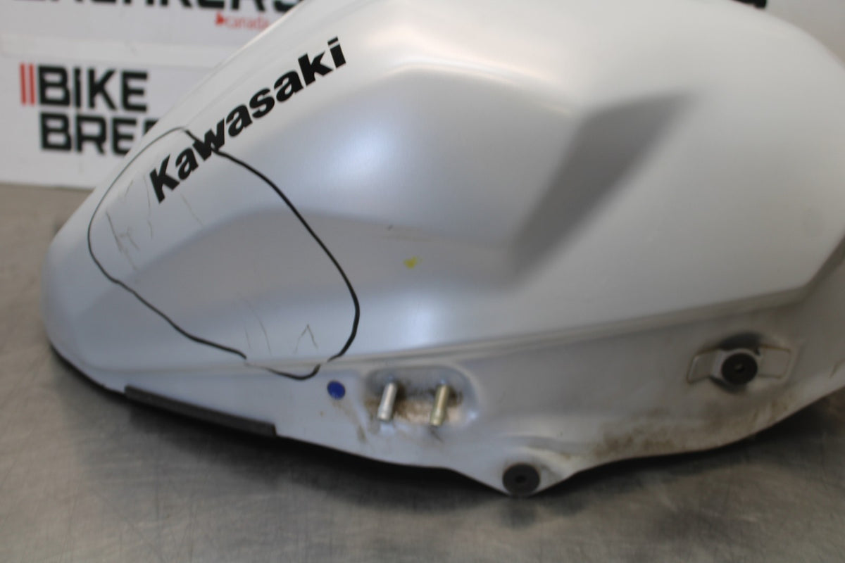 23-26 KAWASAKI NINJA ZX4RR GAS TANK FUEL CELL PETROL RESERVOIR BB898