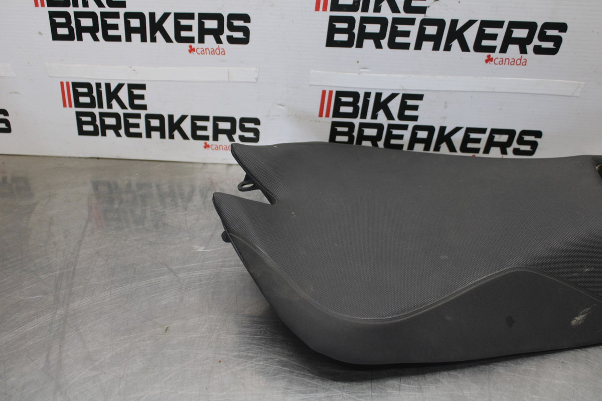 24 APRILIA TUONO V4 1100 FACTORY ABS FRONT DRIVERS SEAT PAD SADDLE PILLION BB887