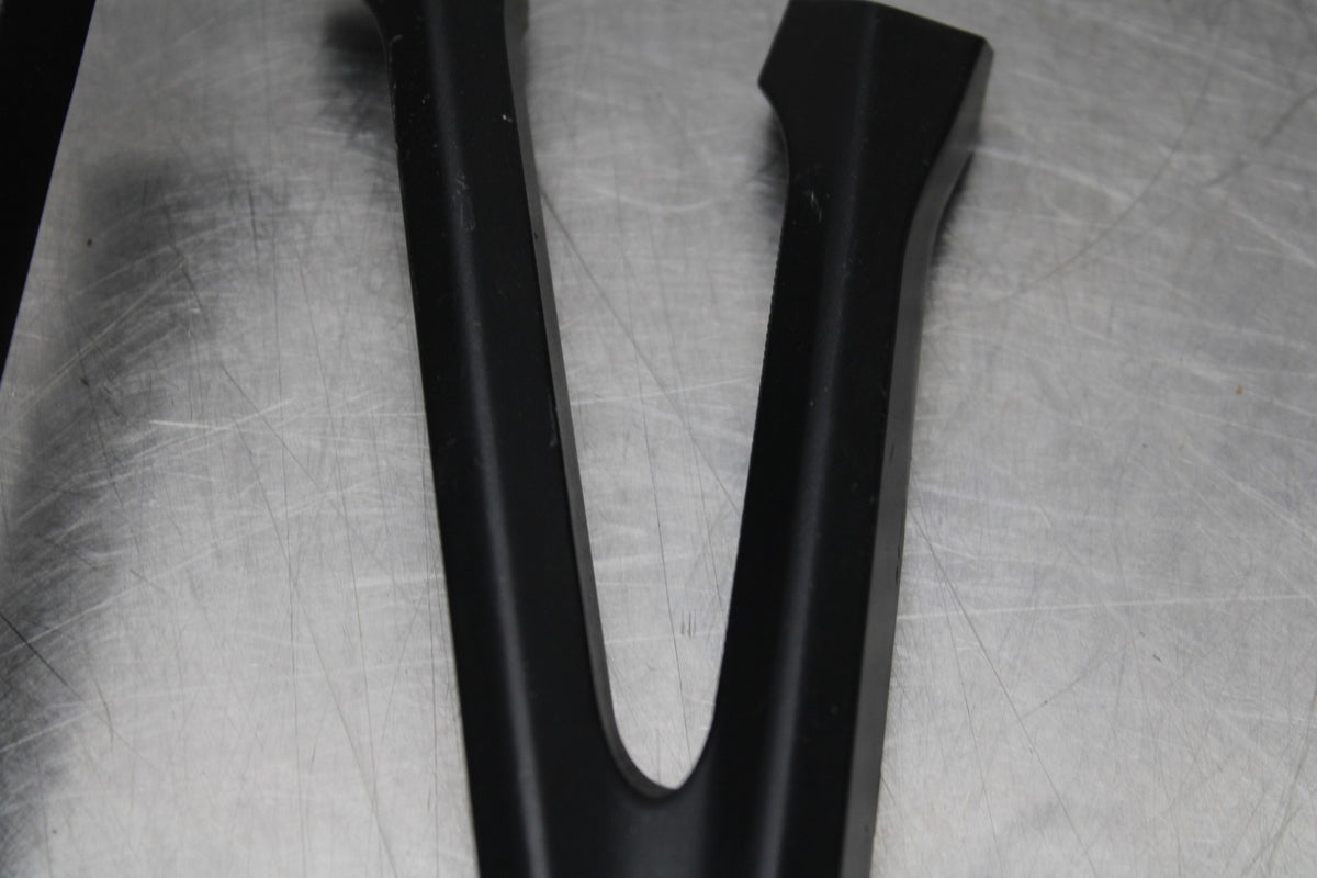 11-24 SUZUKI GSXR750 REAR BACK PASSENGER PEG SET PAIR BB630