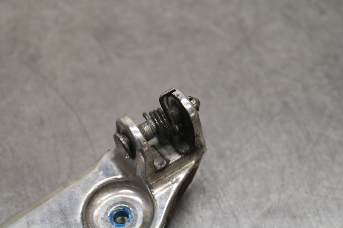 03-05 YAMAHA YZF R6  LEFT REARSET REAR SET DRIVER FOOT PEG BRACKET MOUNT BB132