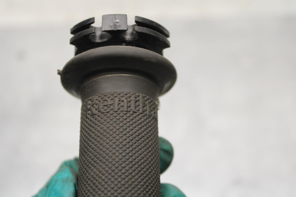 05 YAMAHA YZF R6S RIGHT THROTTLE GRIP BB600