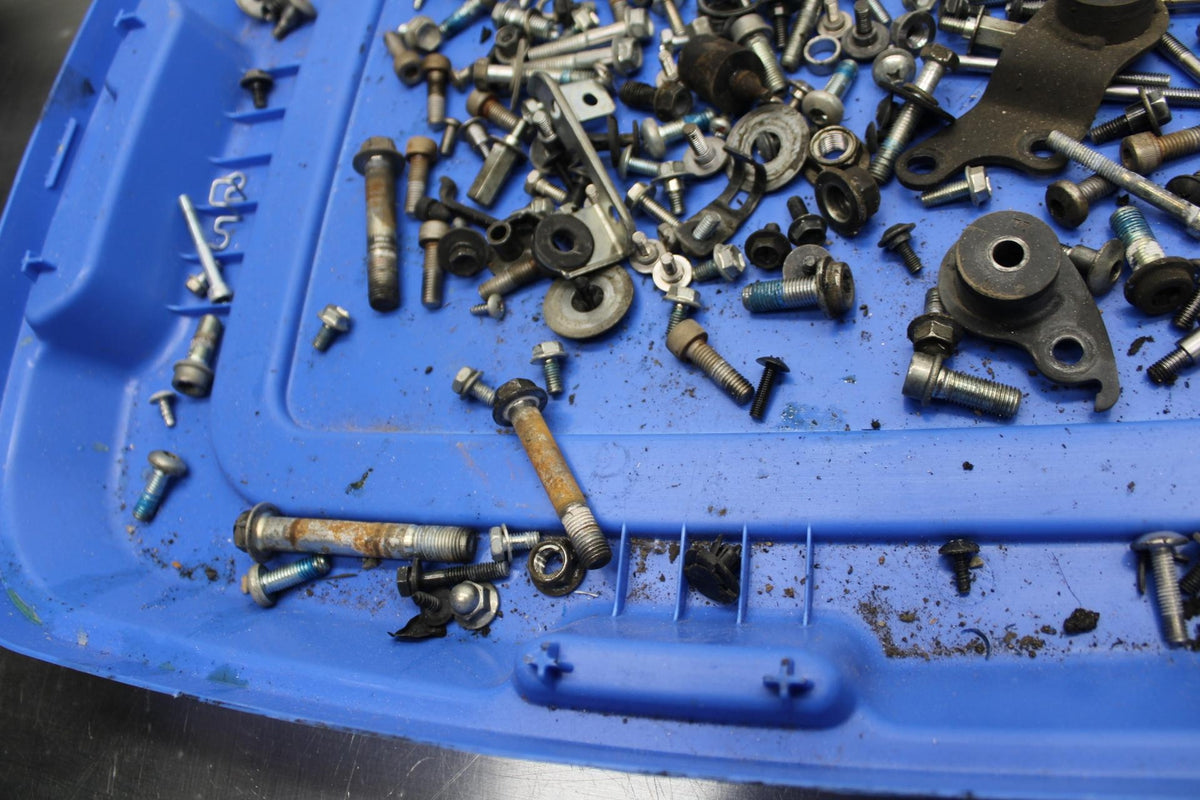 11-21 SUZUKI GSXR750 LEFTOVER MOUNTING BOLTS HARDWARE MOTOR SCREWS BB486