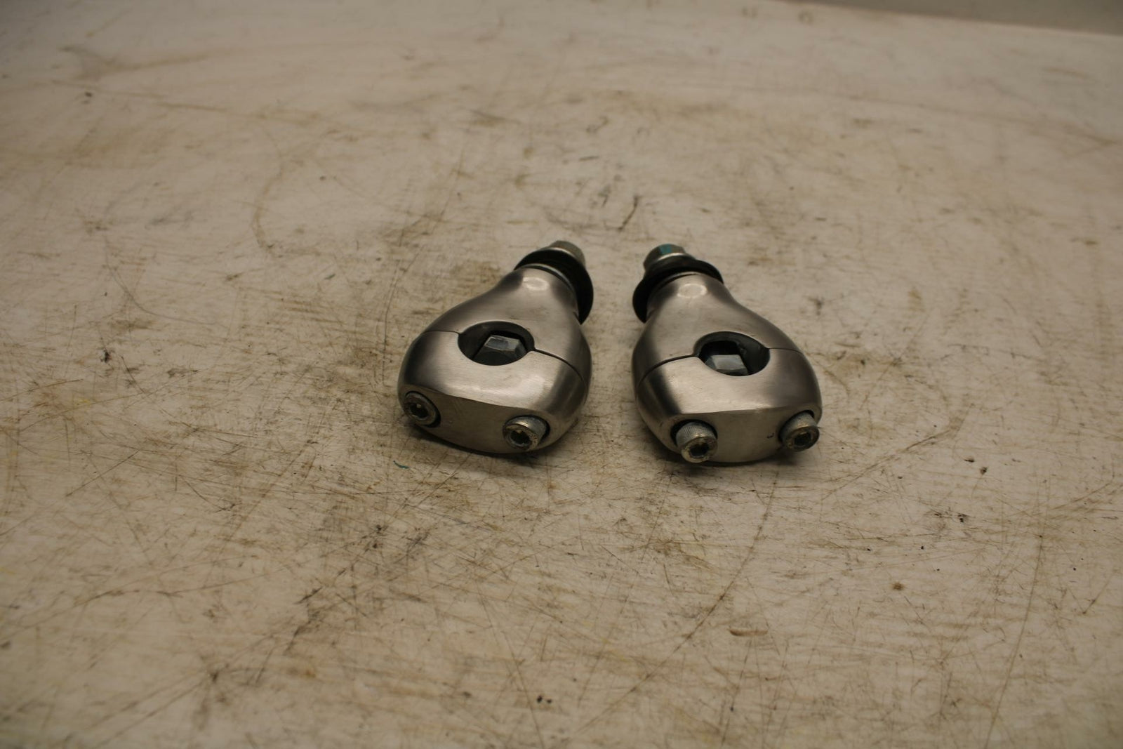 05-09 SUZUKI BOULEVARD C90 HANDLEBAR RISERS BB357