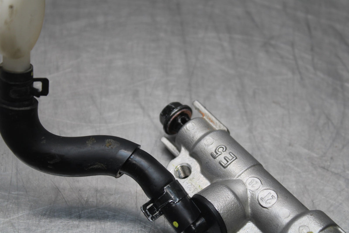 23 YAMAHA YZF R3 REAR BACK BRAKE MASTER CYLINDER W RESERVOIR BB806