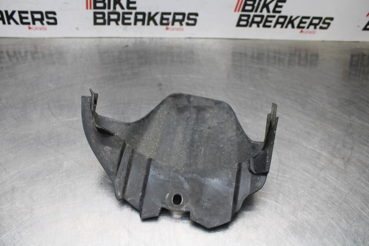 06-07 SUZUKI GSXR750 REAR BACK WHEEL TIRE HUGGER FENDER BB811