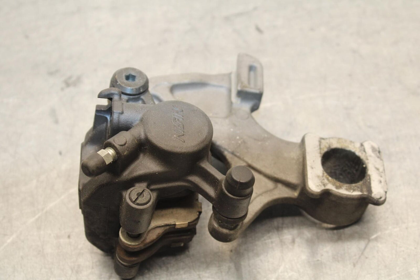 11-24 SUZUKI GSXR  600 750 REAR BACK BRAKE CALIPER W MOUNT BRACKET BB630