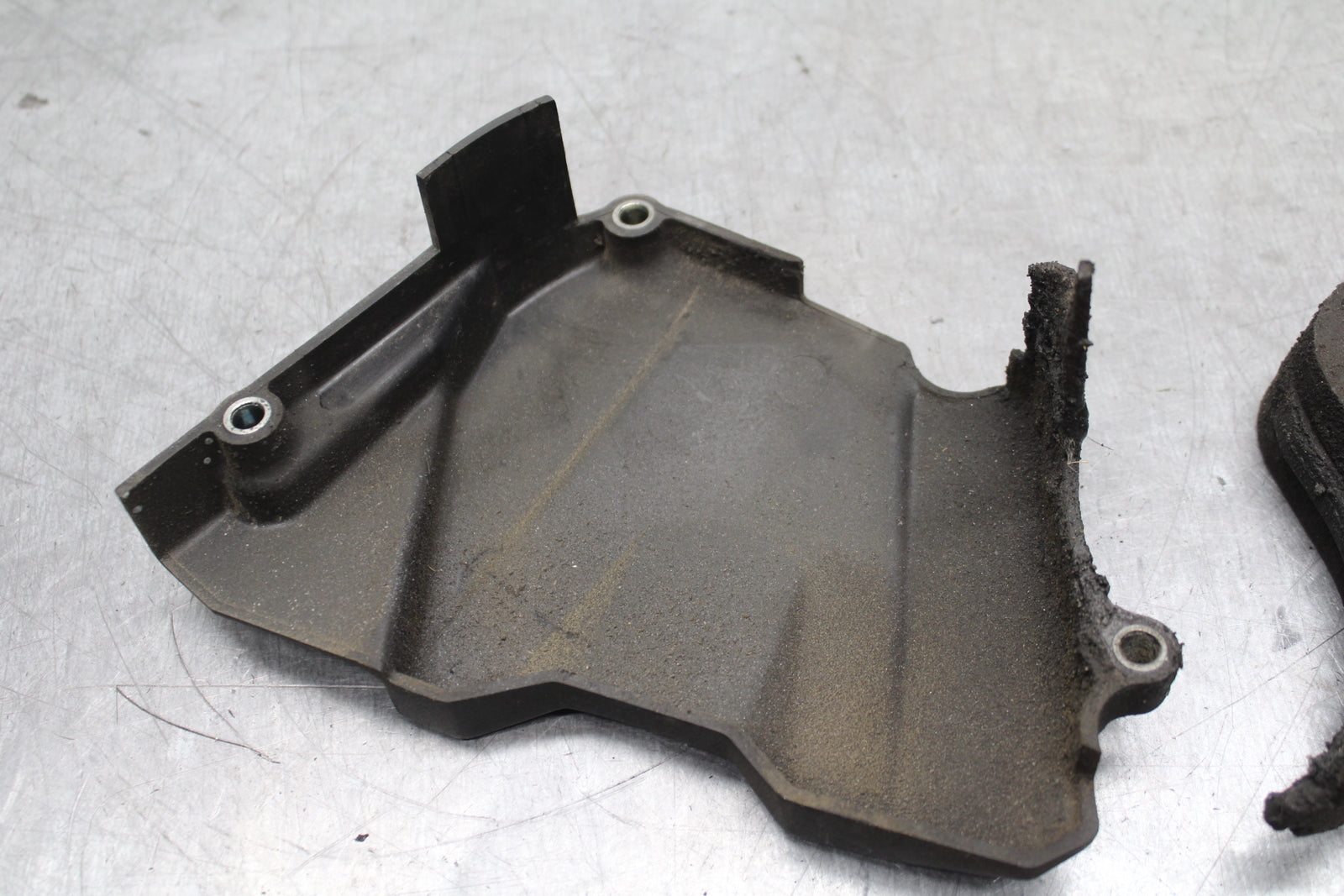 03-05 YAMAHA YZF R6  ENGINE SPROCKET COVER BB751