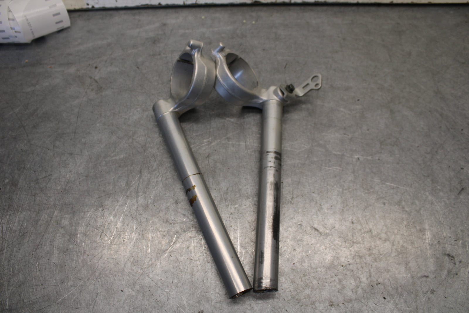 05-06 SUZUKI GSXR1000 LEFT RIGHT CLIP ON HANDLEBARS PAIR SET 56111-41G00 BB663