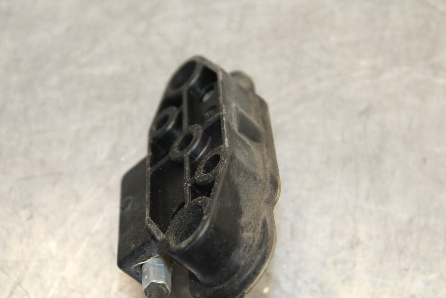 05-06 SUZUKI GSXR1000 REAR PASSENGER SEAT LATCH LOCK ASSEMBLY 45280-01A00 BB663