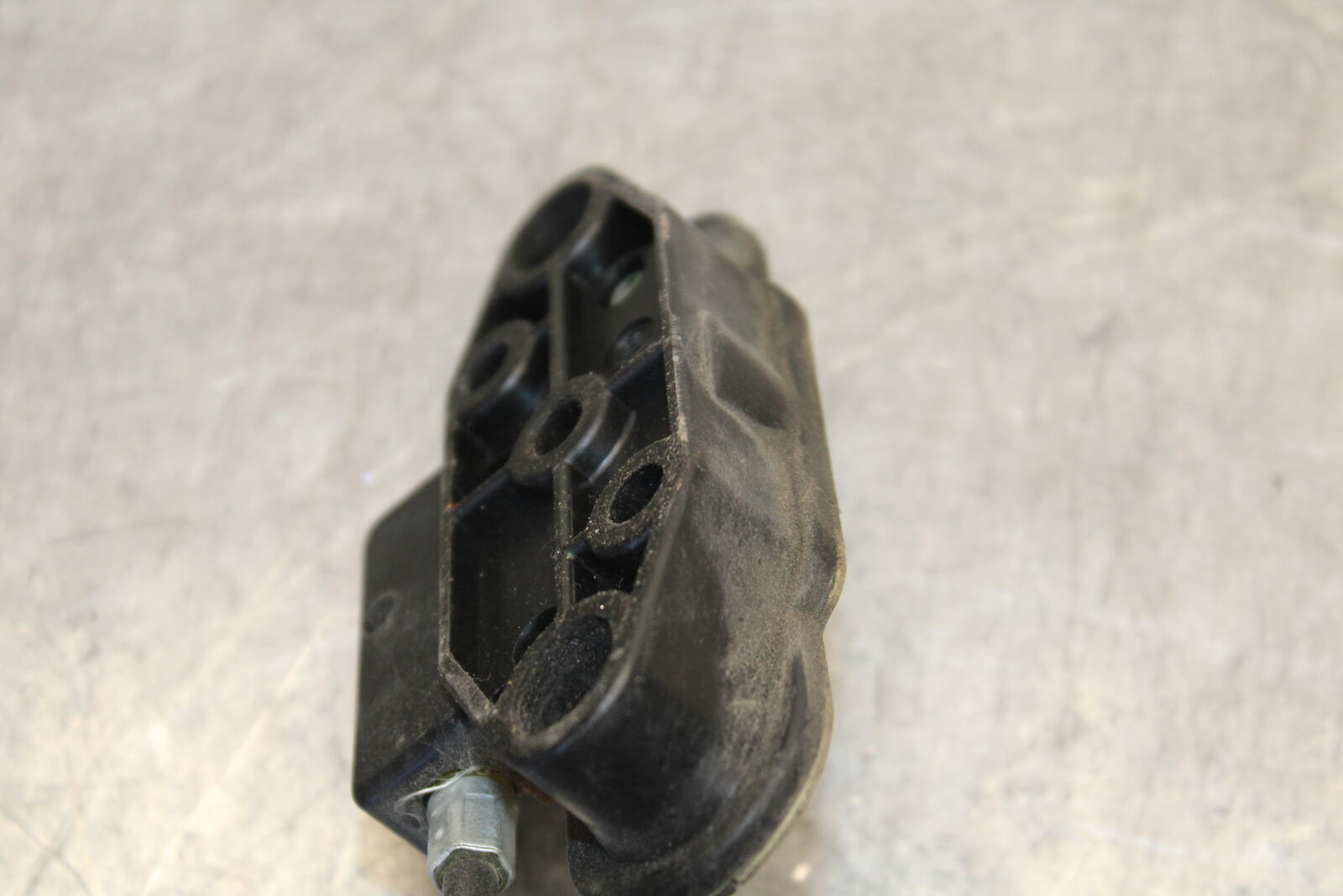 05-06 SUZUKI GSXR1000 REAR PASSENGER SEAT LATCH LOCK ASSEMBLY 45280-01A00 BB663