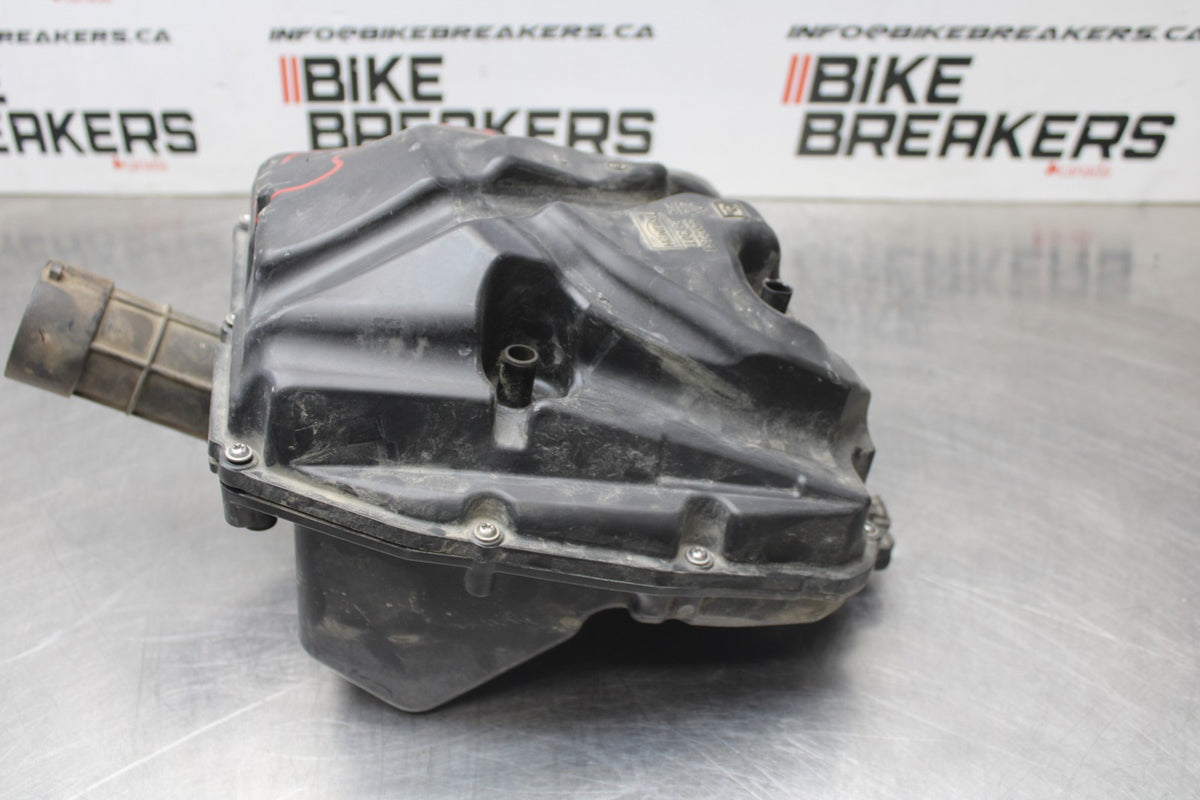 15 TRIUMPH TIGER 800 AIRBOX AIR INTAKE FILTER BOX BB873