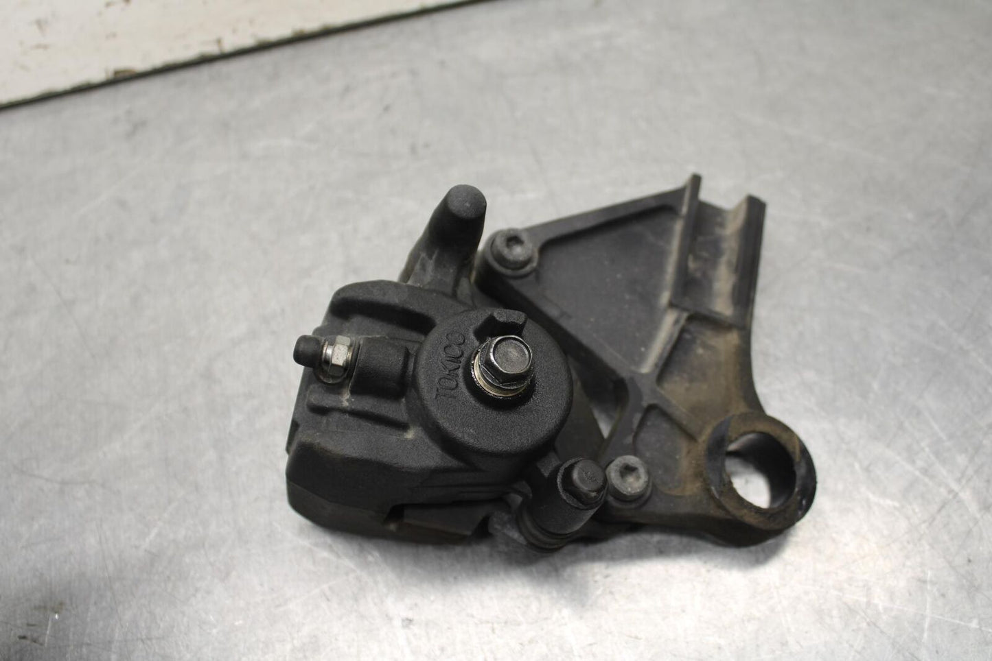 09-12 KAWASAKI NINJA ZX6R REAR BACK BRAKE CALIPER W MOUNT BRACKET  BB640