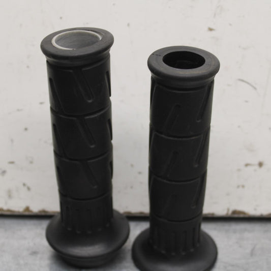 15-16 KAWASAKI EX300 RIGHT THROTTLE GRIP BB635