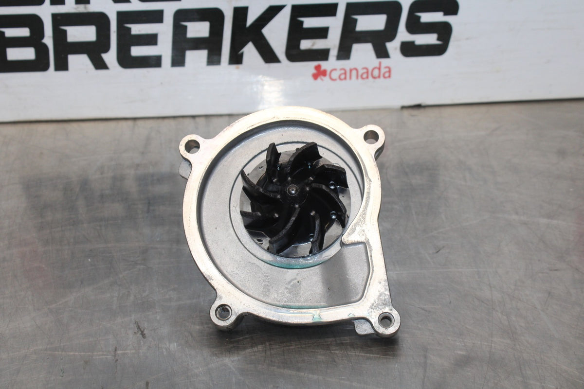 18 YAMAHA YZF R1  ENGINE WATER COOLANT PUMP  BB838