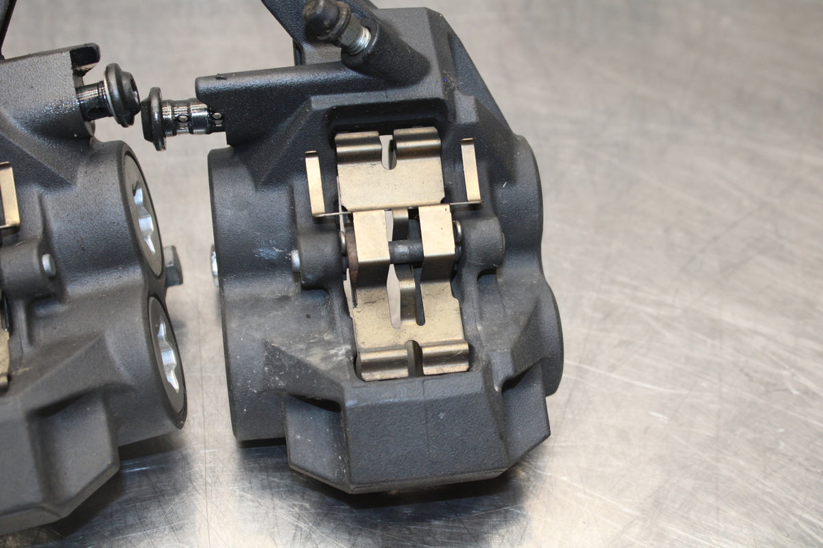 14-17 YAMAHA FZ07 RIGHT LEFT FRONT BRAKE CALIPER SET PAIR CALIPERS BB162