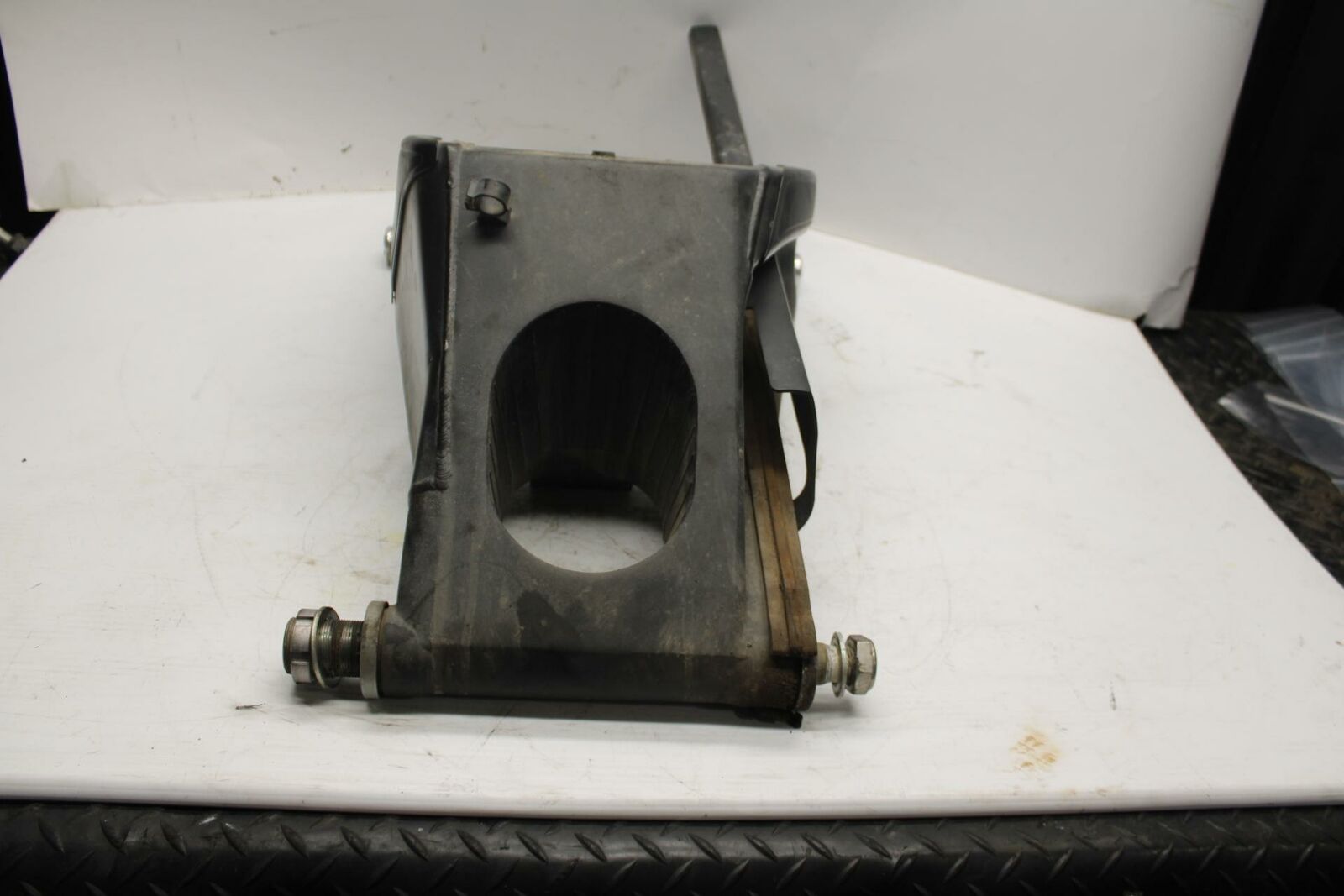 07 YAMAHA YZF R6 2c0 REAR SWINGARM BACK SUSPENSION SWING ARM BB284