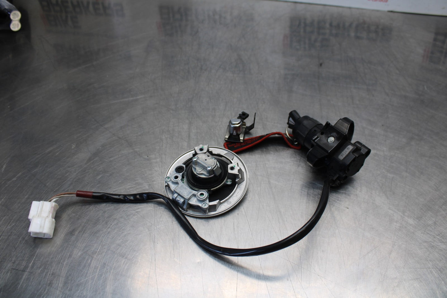 21-23 KAWASAKI NINJA ZX6R IGNITION LOCK KEY SET W/ GAS CAP AND SEAT LOCK BB179